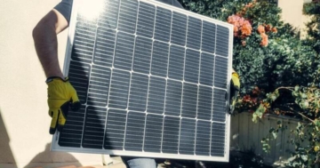 Tragbare Powerstation mit Solarpanel