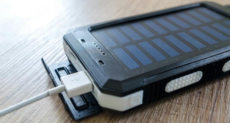 Powerstation mit Solarpanel 2000 Watt